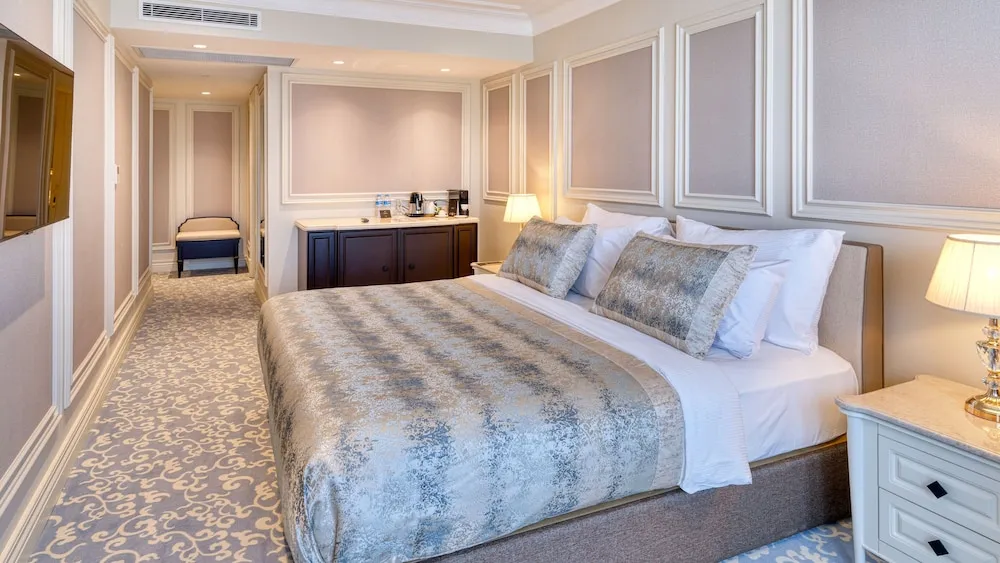 Superior Room with City View