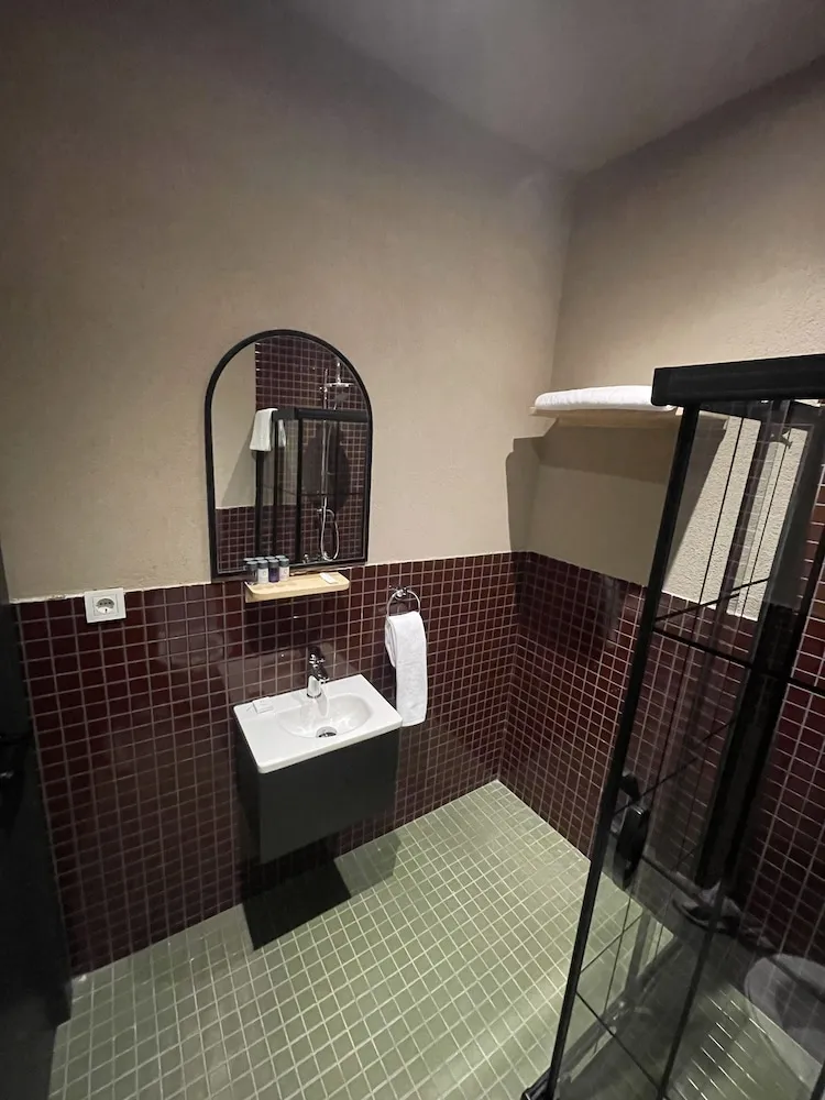 Economy Tek Büyük Yataklı Oda, 1 Çift Kişilik Yatak, Ortak Banyo