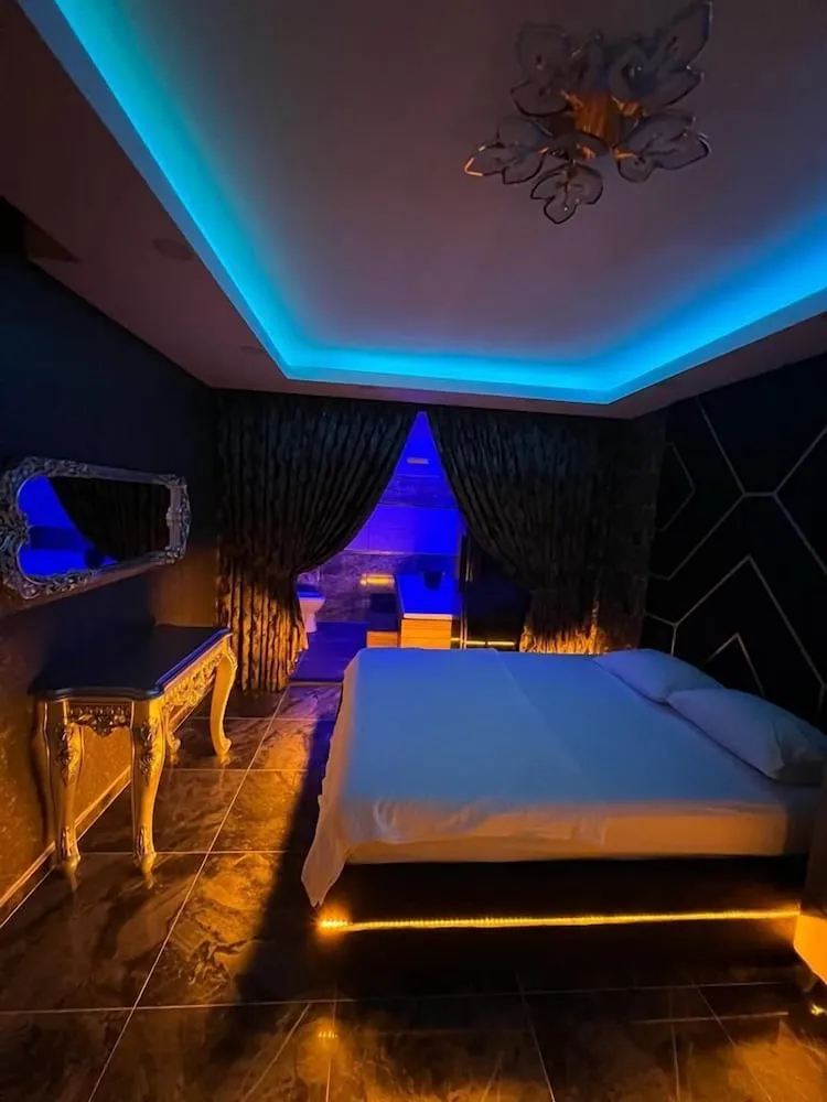 Luxury Oda