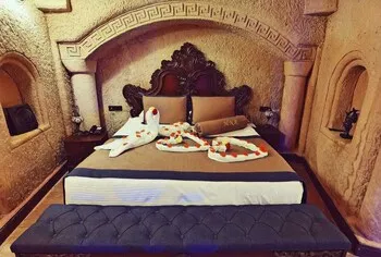 LA PERLA CAVE HOTEL