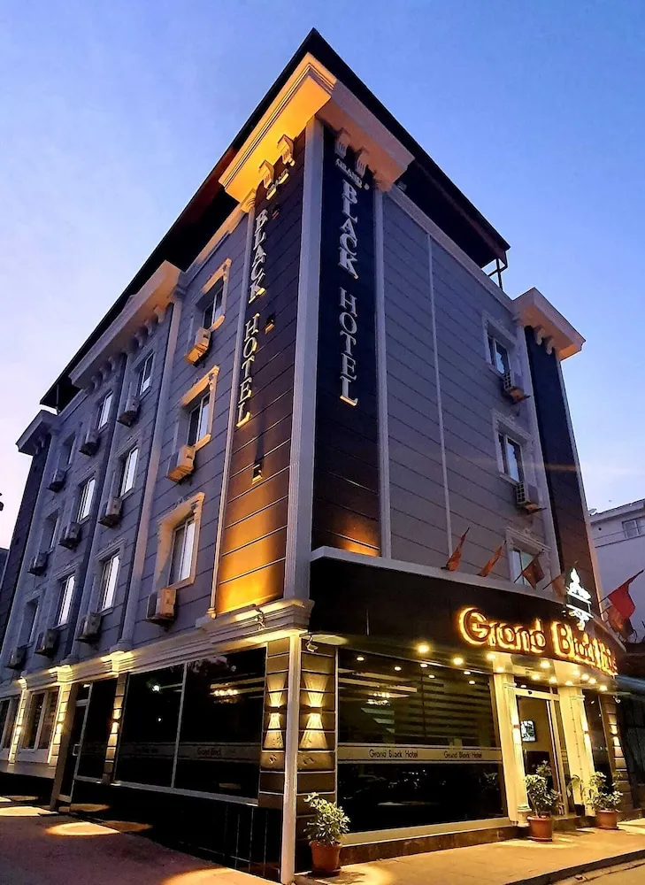 Grand Black Hotel