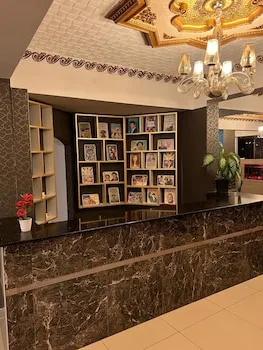 Grand Black Hotel