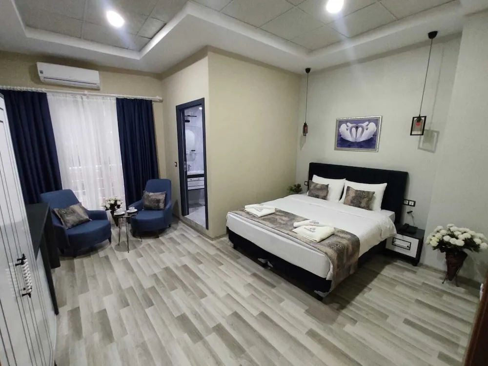 DOUBLE ROOM