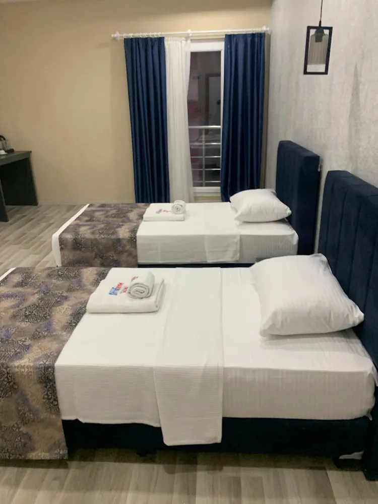 QUAD ROOM