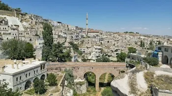 El Puente Cave Hotel