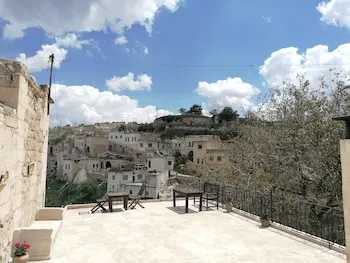 El Puente Cave Hotel