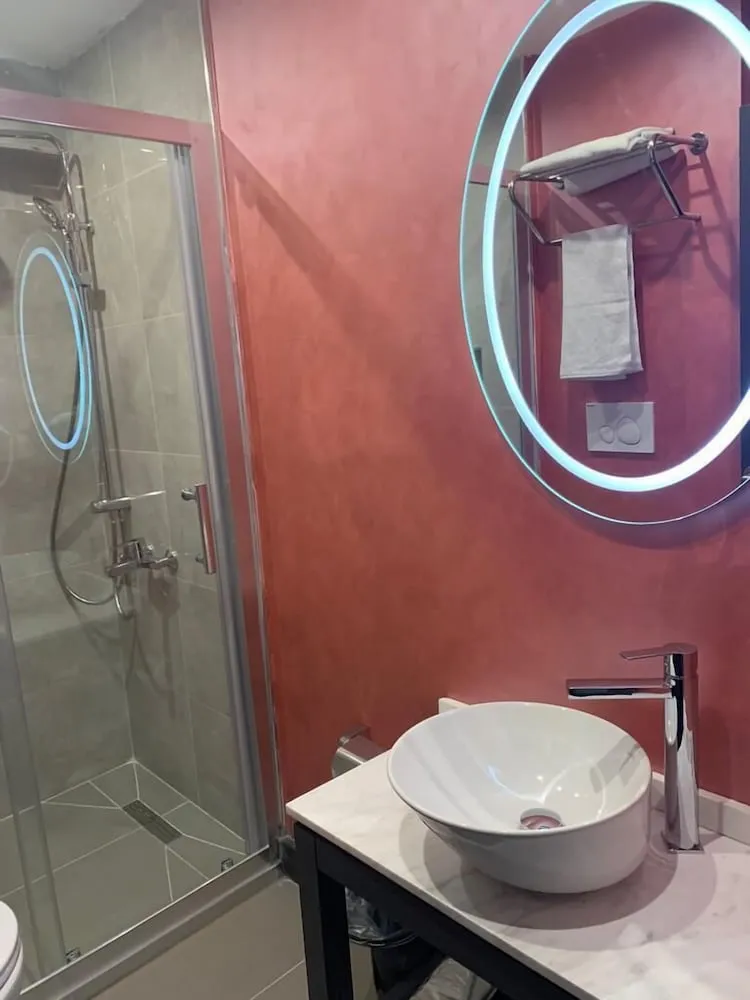 Standard Tek Büyük Yataklı Oda