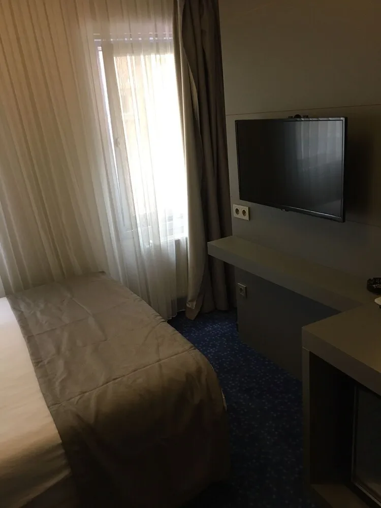 Standard Tek Büyük Yataklı Oda