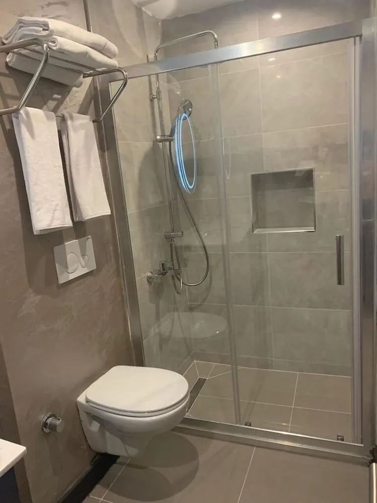 Standard Büyük Yataklı Tek Kişilik Oda