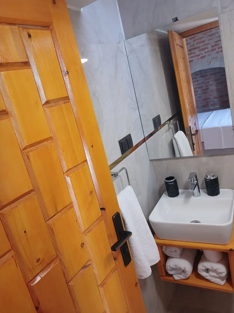 Comfort Tek Büyük Yataklı Oda, Balkon, Bahçe Manzaralı