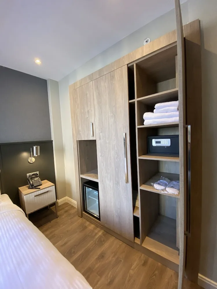 Roof Floor Suit With Balcony Room