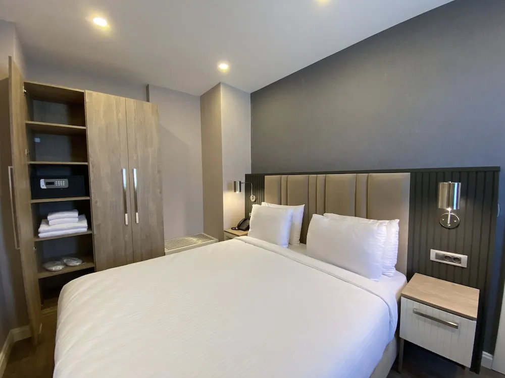 Roof Floor Suit With Balcony Room