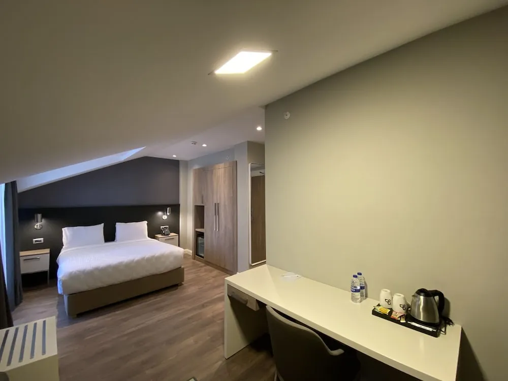 Roof Floor Suit With Balcony Room