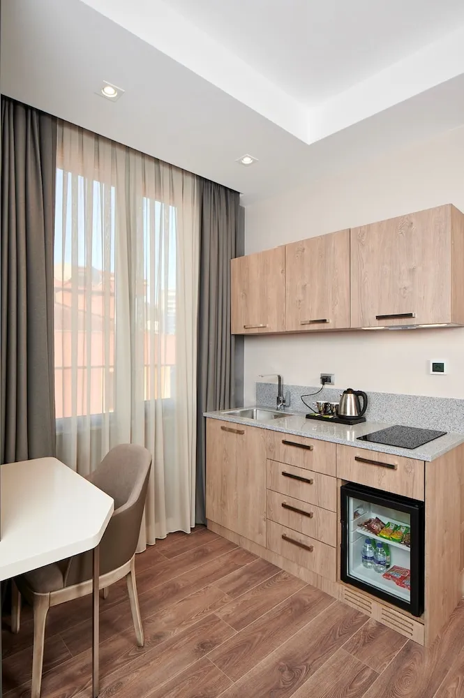Deluxe Corner With Kitchen Room
