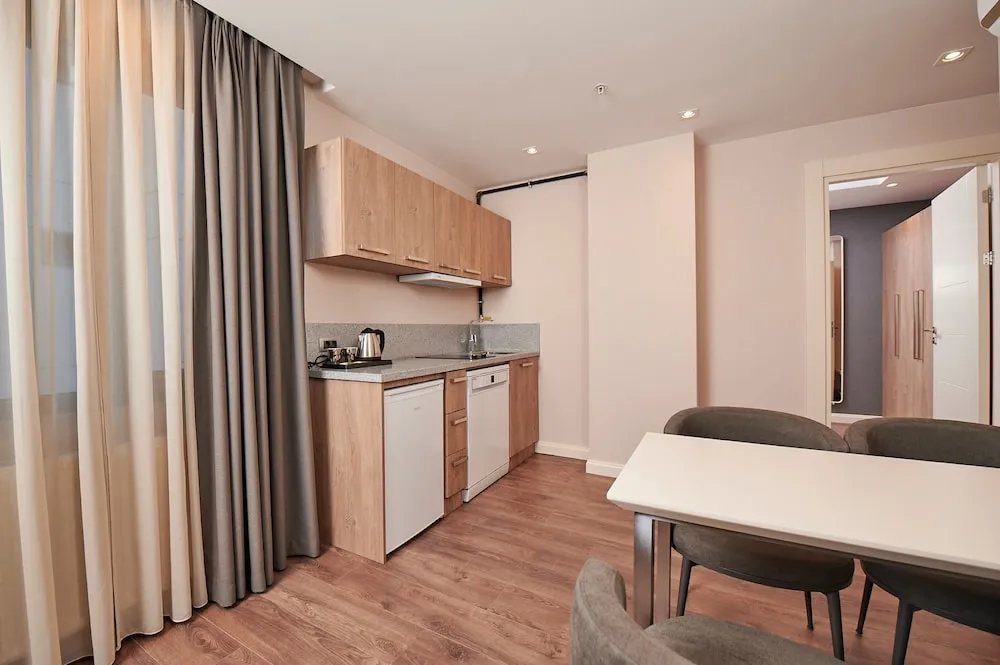 Family Suit Room With Kitchen