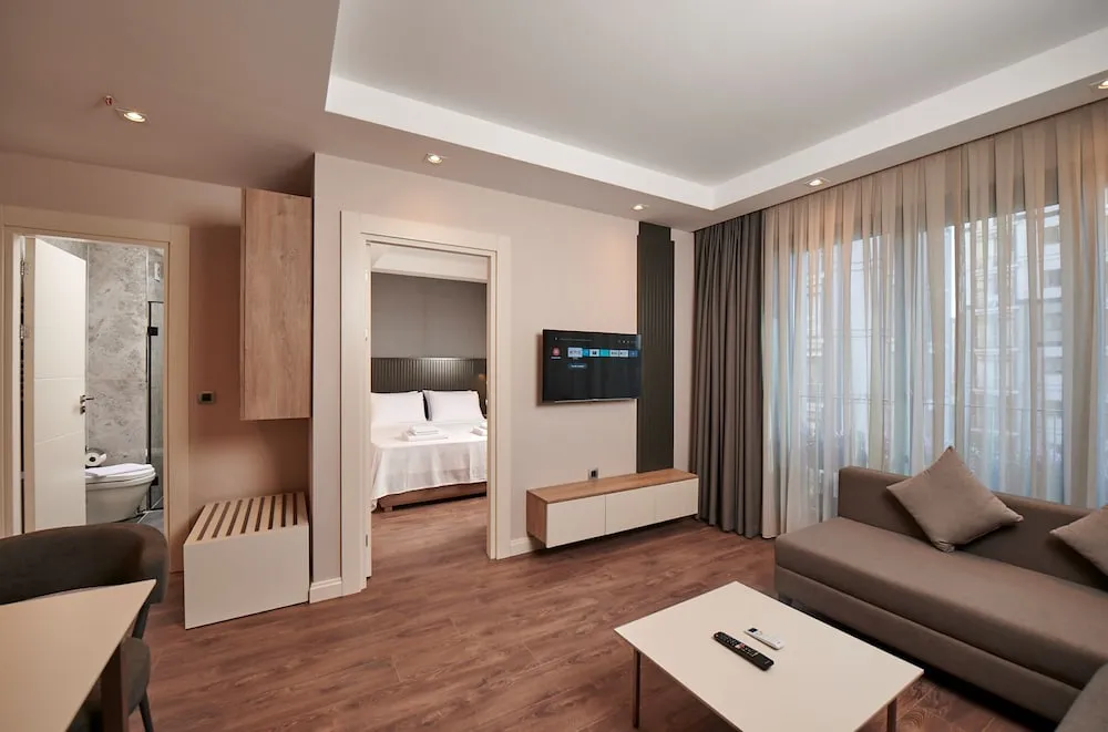 Family Suit Room With Kitchen