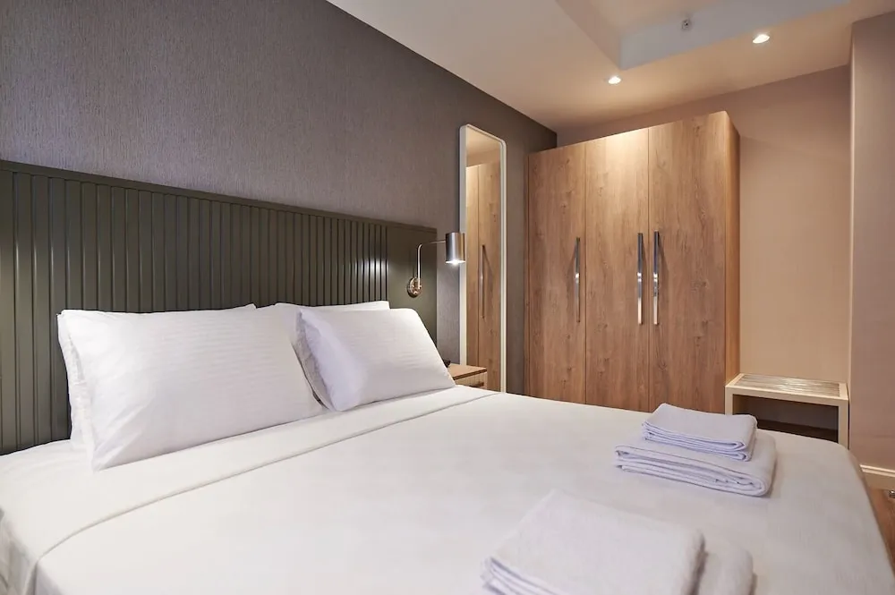 Family Suit Room With Kitchen