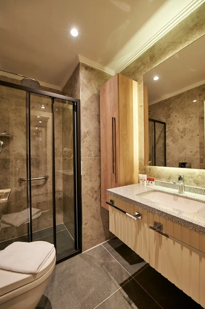 Family Suit Room With Kitchen