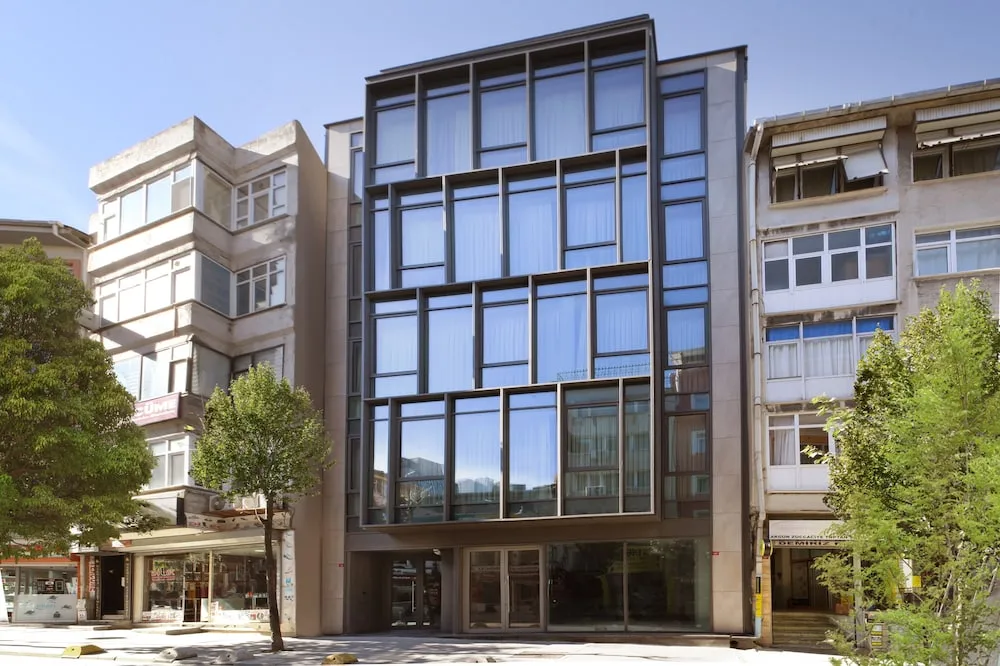 Gatto Suites & Residence