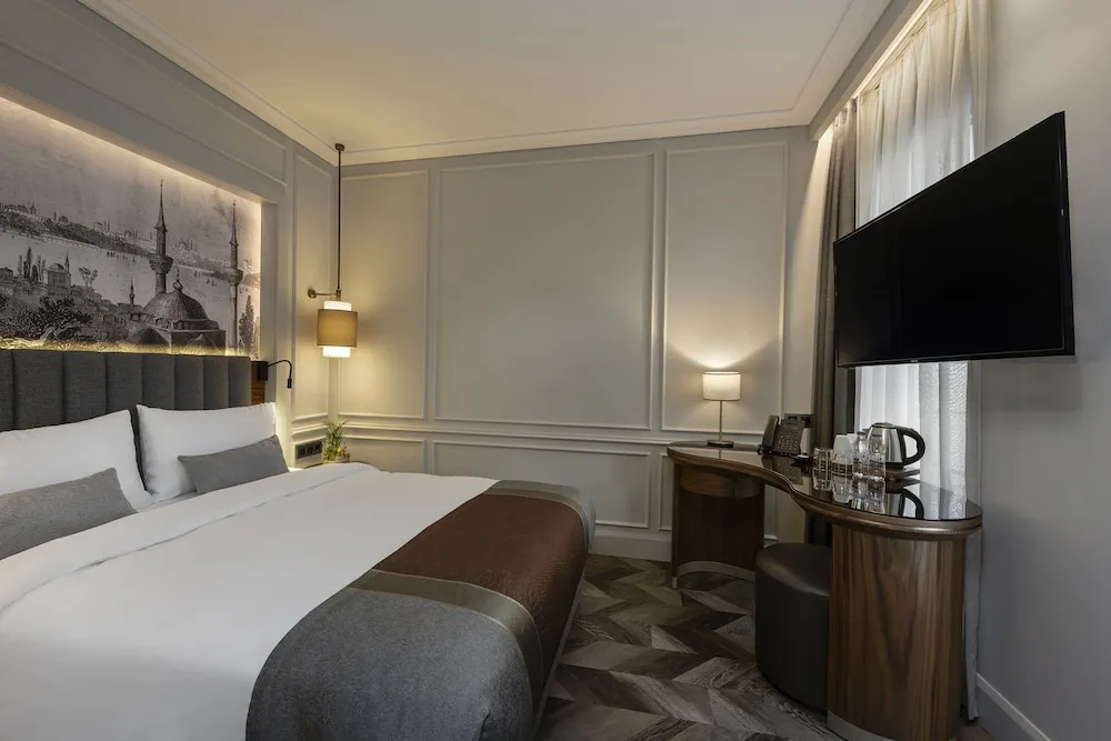 Deluxe Tek Büyük Yataklı Oda, 1 Büyük (Queen) Boy Yatak, Balkon, Şehir Manzaralı
