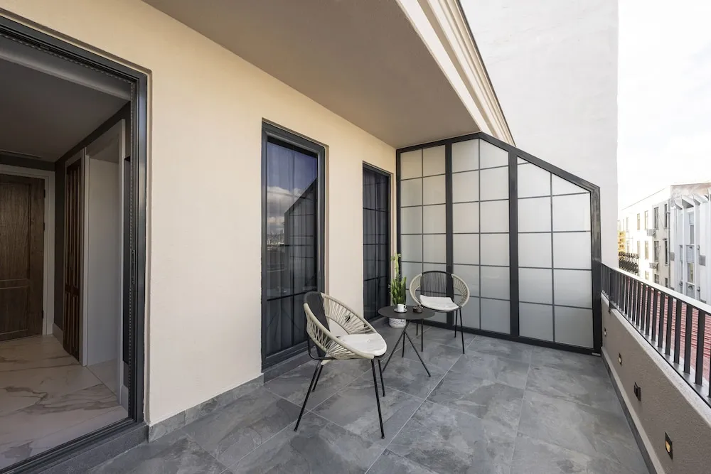 Deluxe Tek Büyük Yataklı Oda, 1 Büyük (Queen) Boy Yatak, Balkon, Şehir Manzaralı
