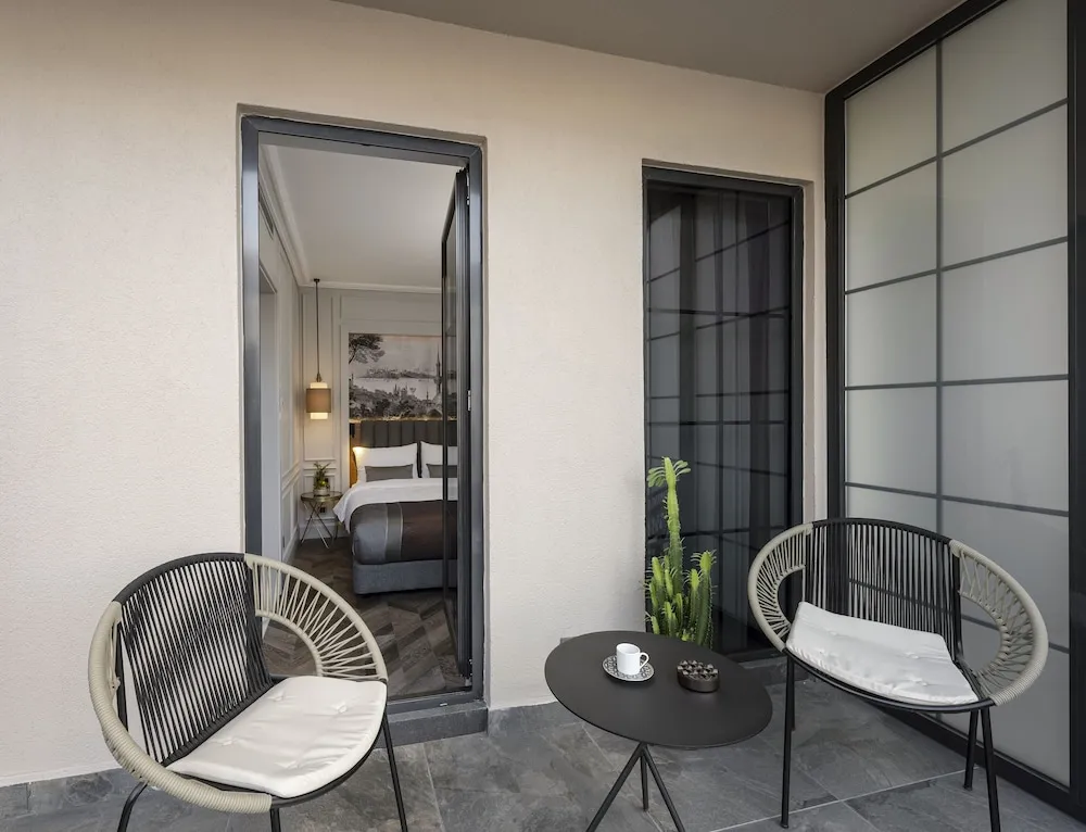 Deluxe Tek Büyük Yataklı Oda, 1 Büyük (Queen) Boy Yatak, Balkon, Şehir Manzaralı