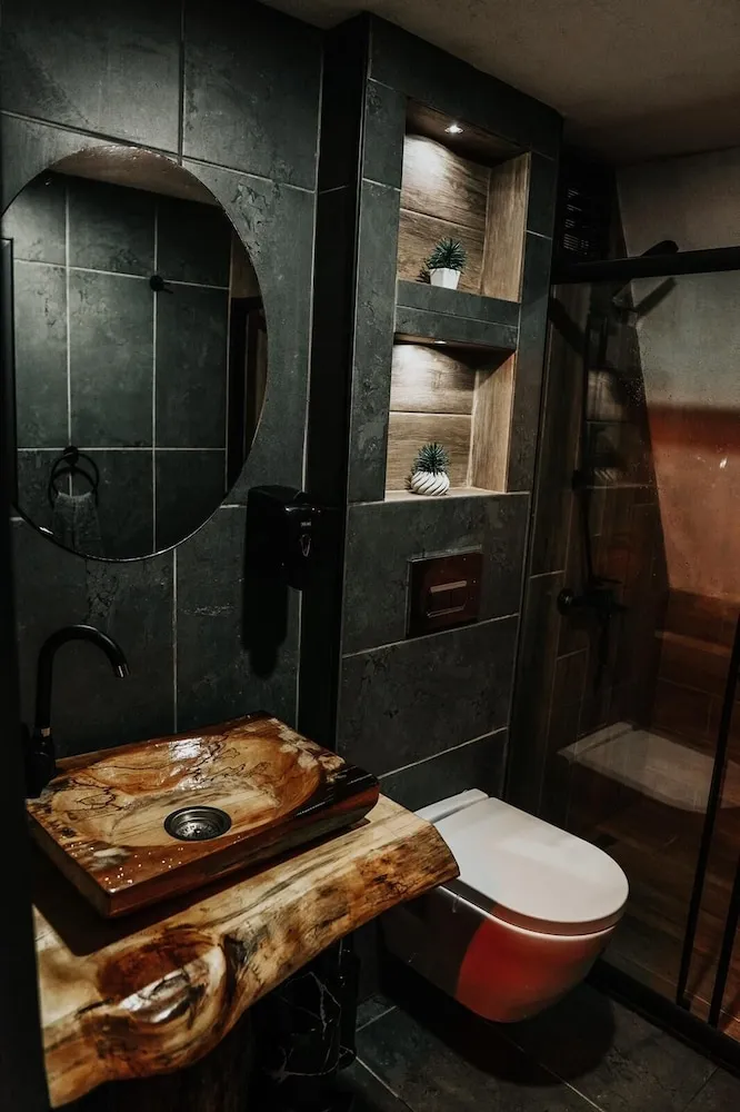 King Suite Room 2