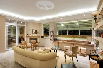 B. Equine Range Hotel