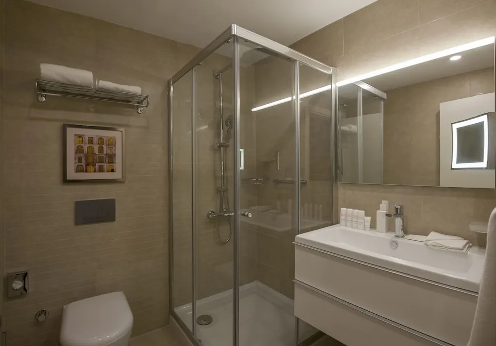 Three Bedroom Apartment with Balcony