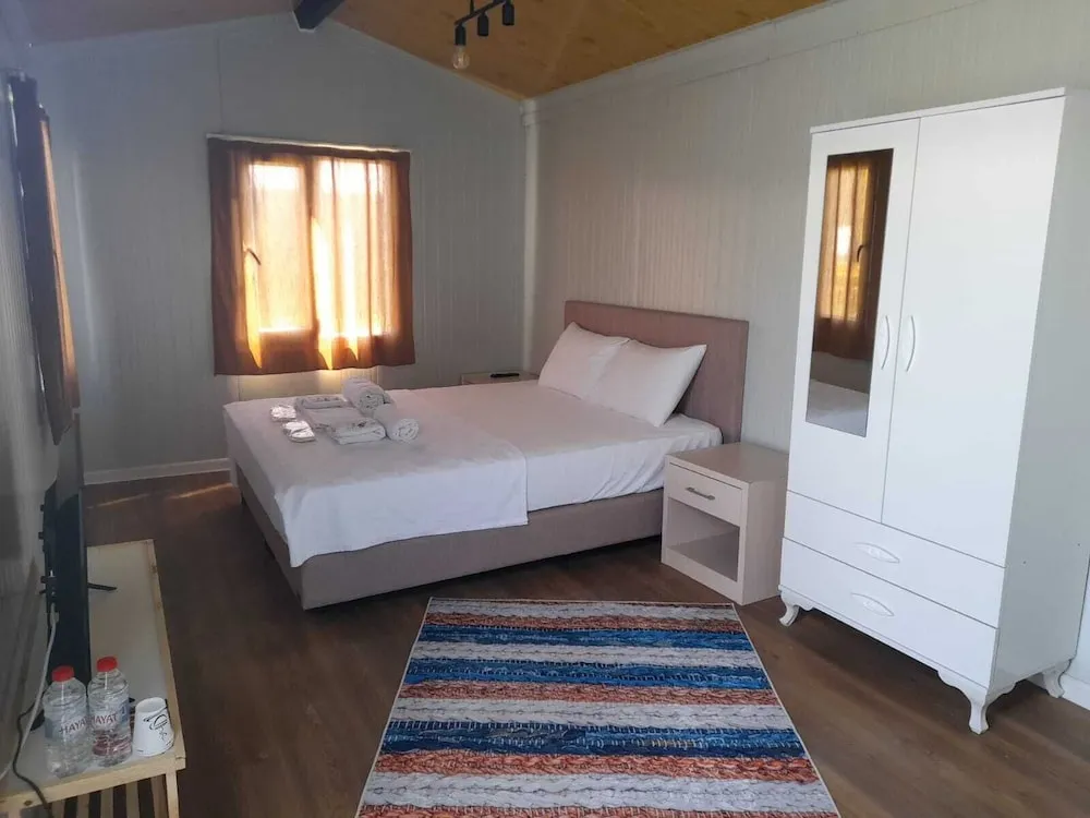 Basic Oda, Sigara İçilmez, Bahçe Manzaralı