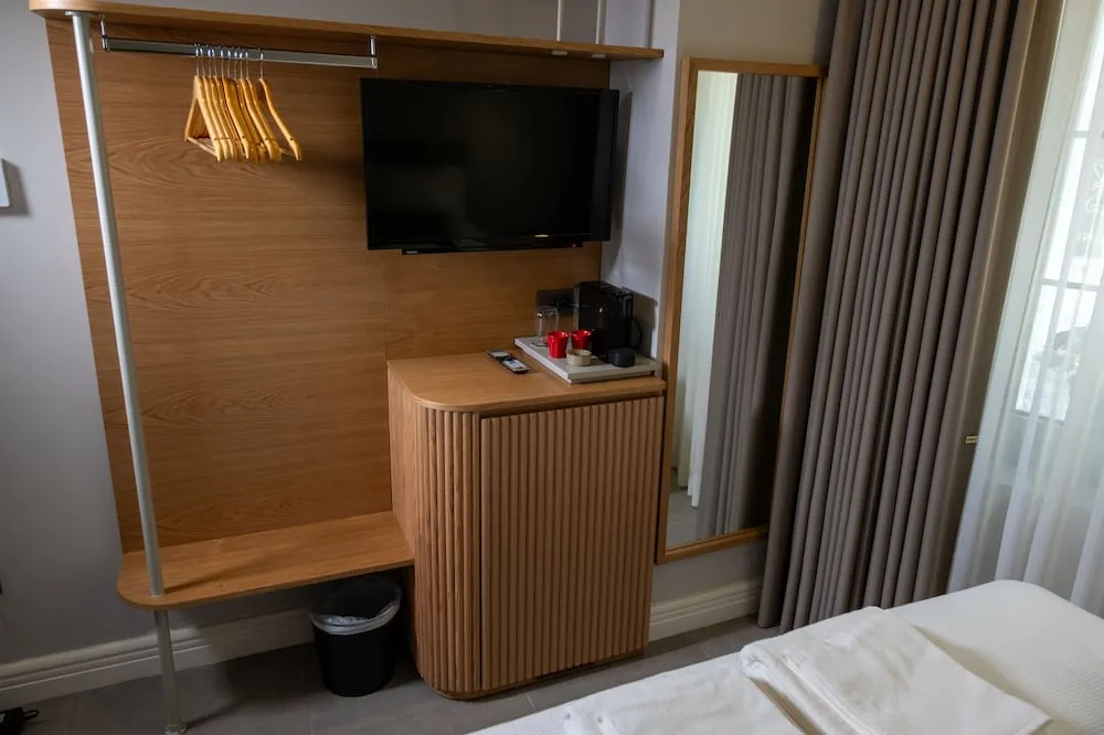 Comfort Oda, 1 Büyük (Queen) Boy Yatak, Sigara İçilmez, Zemin Kat