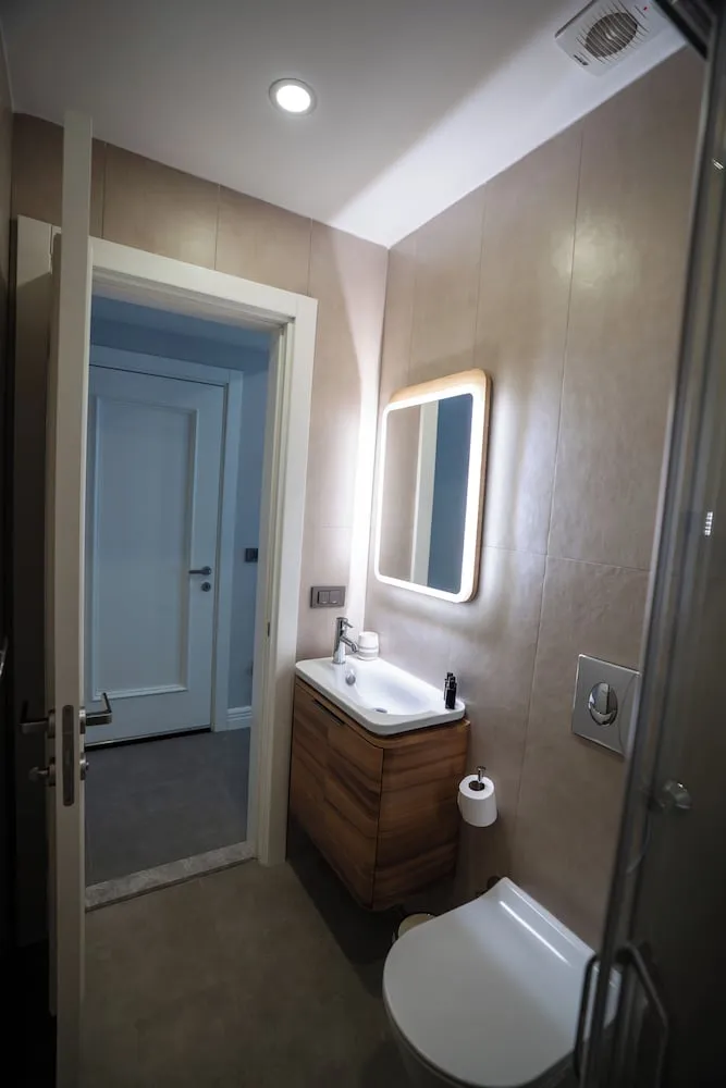 Comfort Oda, 1 Büyük (Queen) Boy Yatak, Sigara İçilmez, Zemin Kat