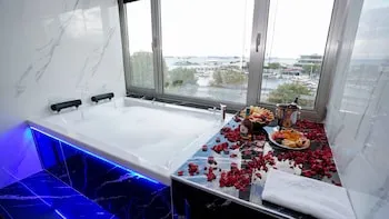 Aura Marina Hotel
