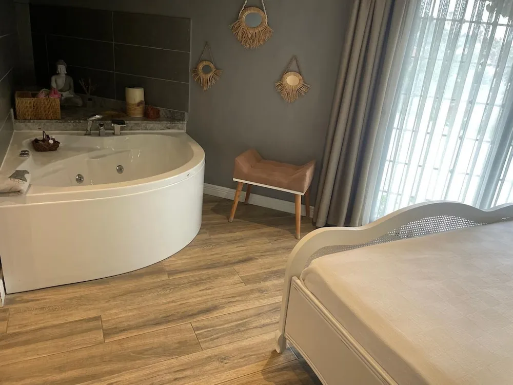 Honeymoon Tek Büyük Yataklı Oda