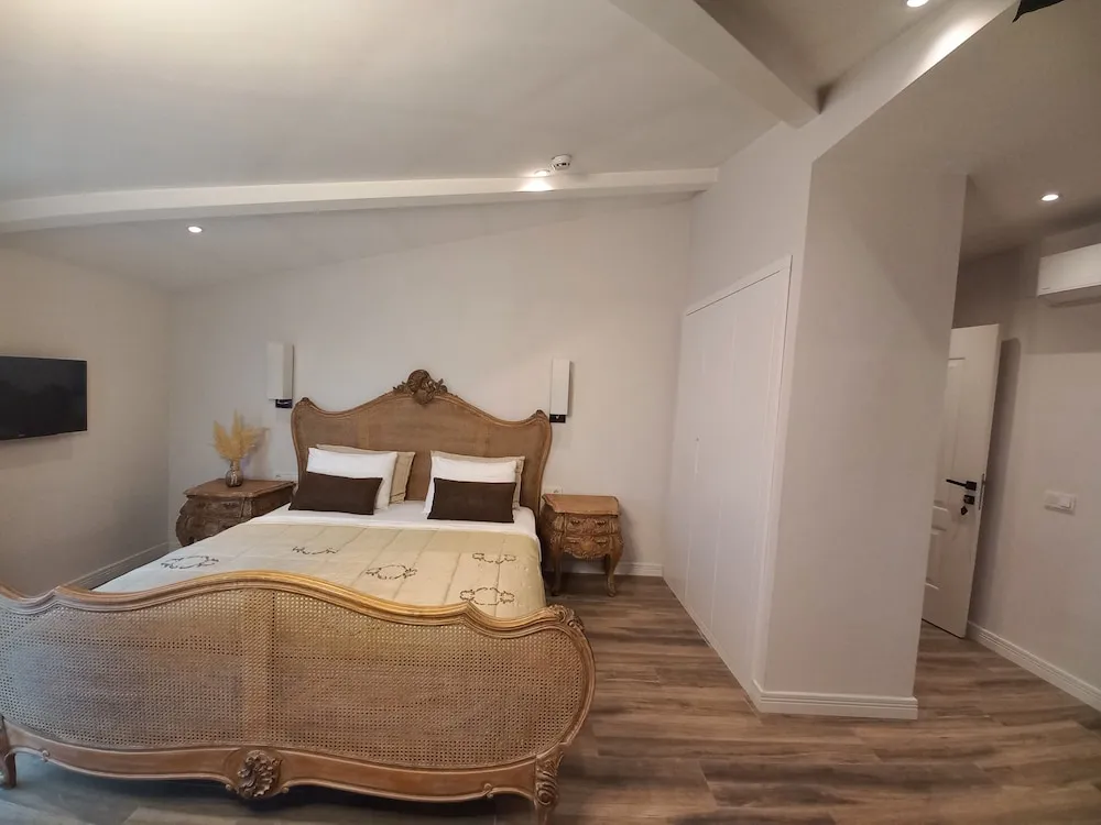 Honeymoon Tek Büyük Yataklı Oda