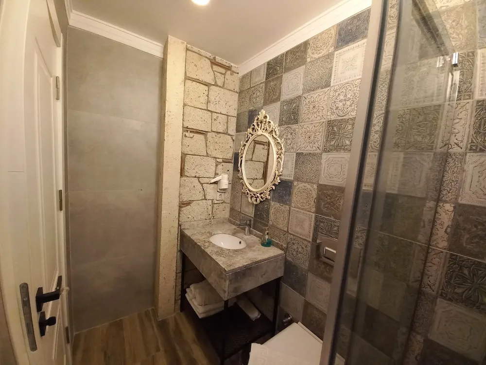 Comfort Tek Büyük Yataklı Oda