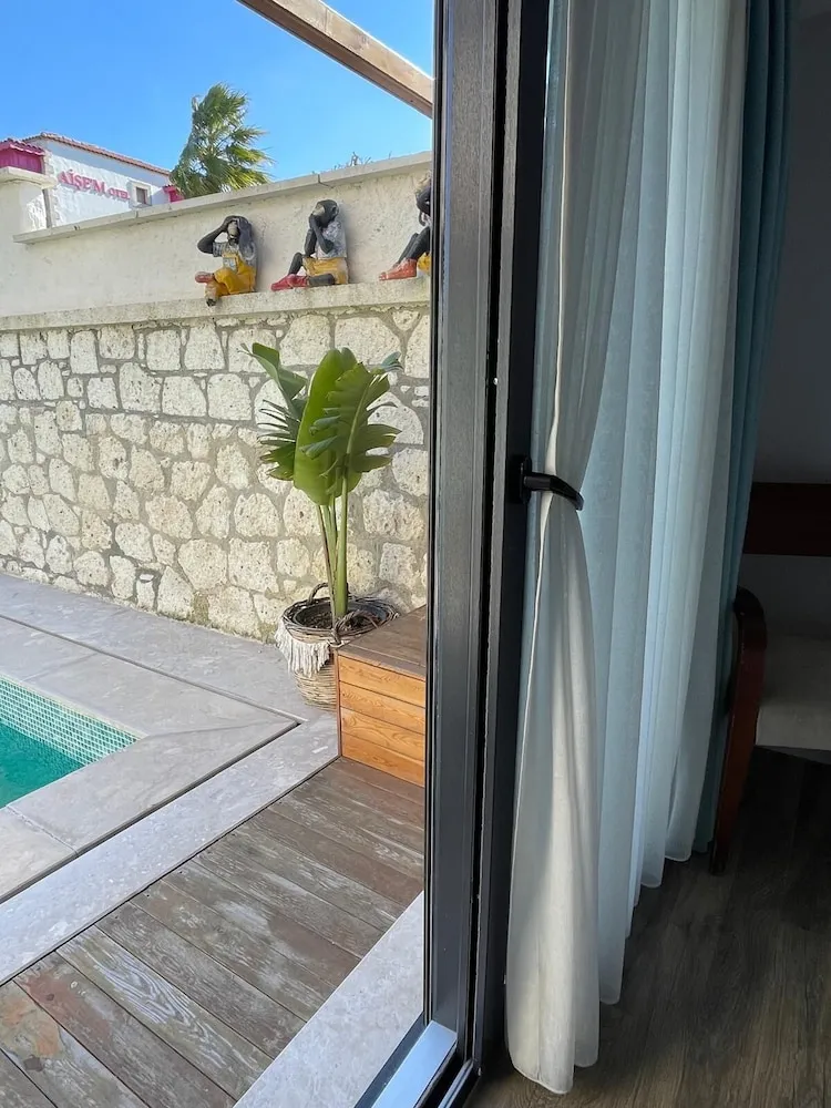 Comfort Tek Büyük Yataklı Oda