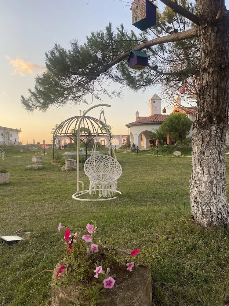 Family Oda, Bahçe Manzaralı