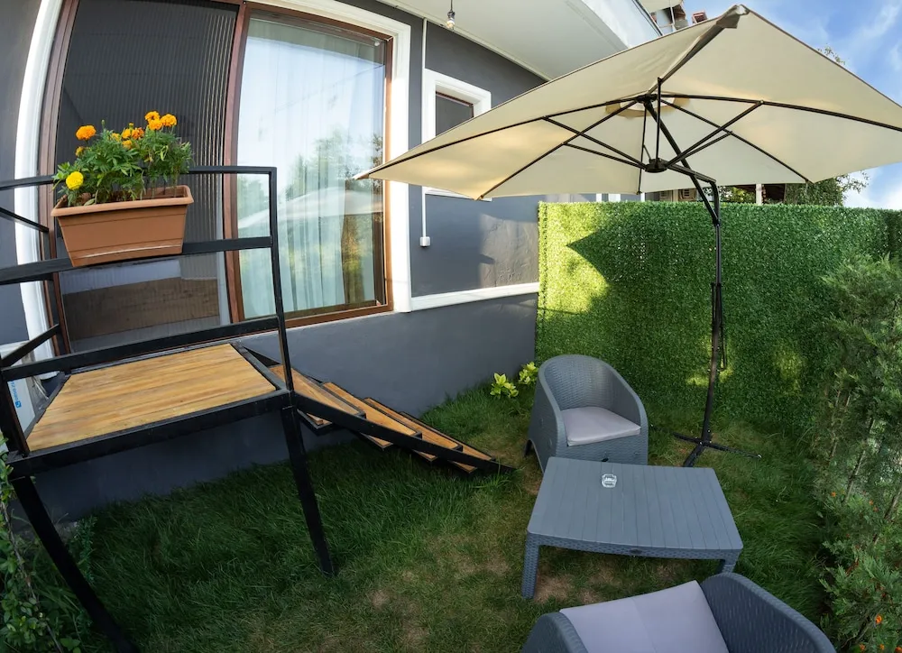 Romantic Oda, 1 Çift Kişilik Yatak, Sigara İçilebilir, Bahçe Manzaralı