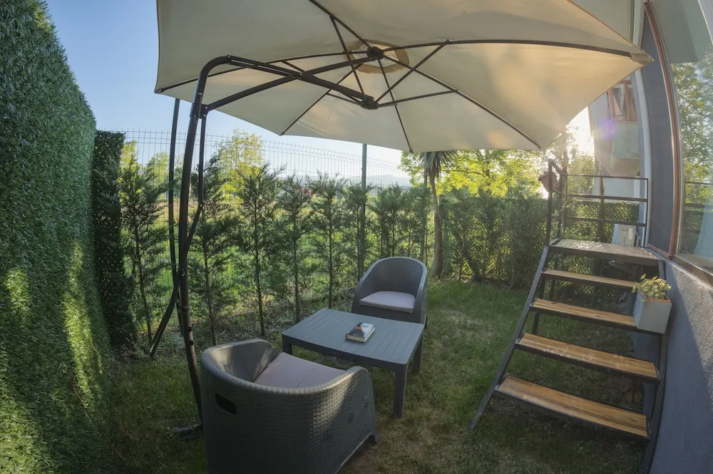 Romantic Oda, 1 Çift Kişilik Yatak, Sigara İçilebilir, Bahçe Manzaralı