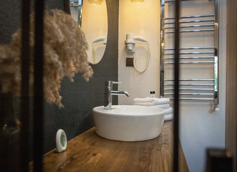 Design Oda, 1 Büyük (Queen) Boy Yatak, Sigara İçilebilir, Bahçe Manzaralı