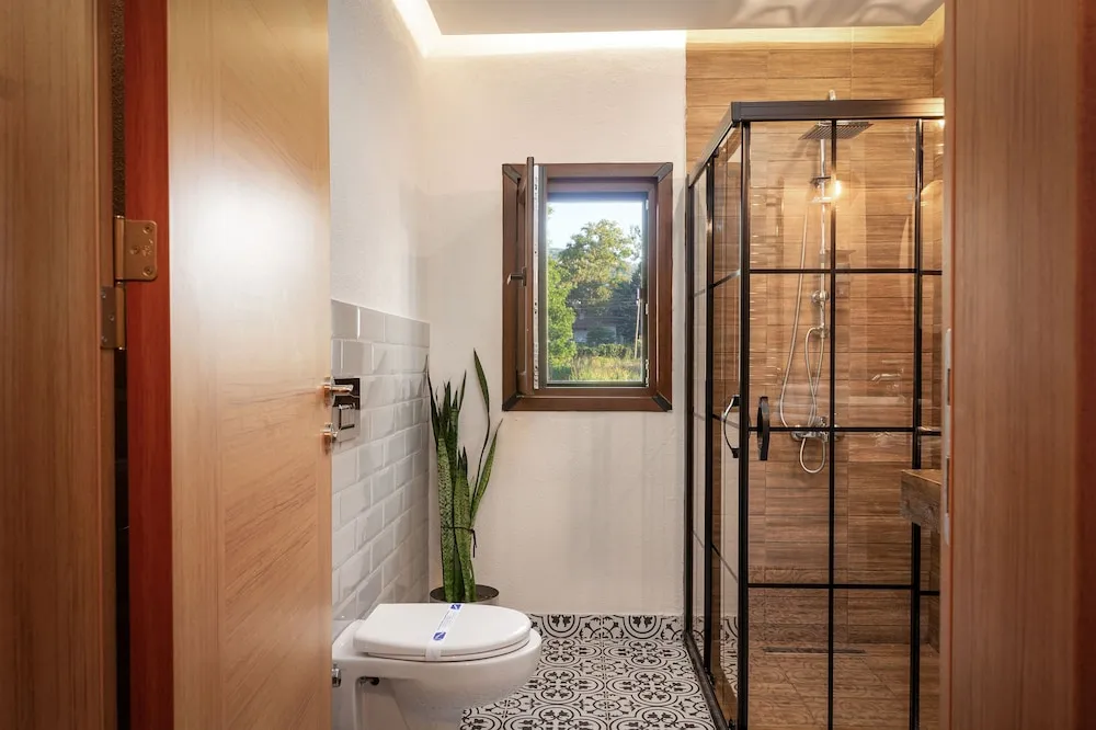 Design Oda, 1 Büyük (Queen) Boy Yatak, Sigara İçilebilir, Bahçe Manzaralı