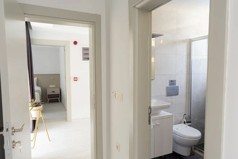 Comfort Tek Büyük veya İki Ayrı Yataklı Oda