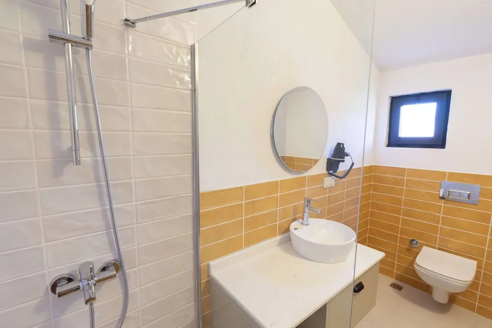 Comfort Tek Büyük veya İki Ayrı Yataklı Oda