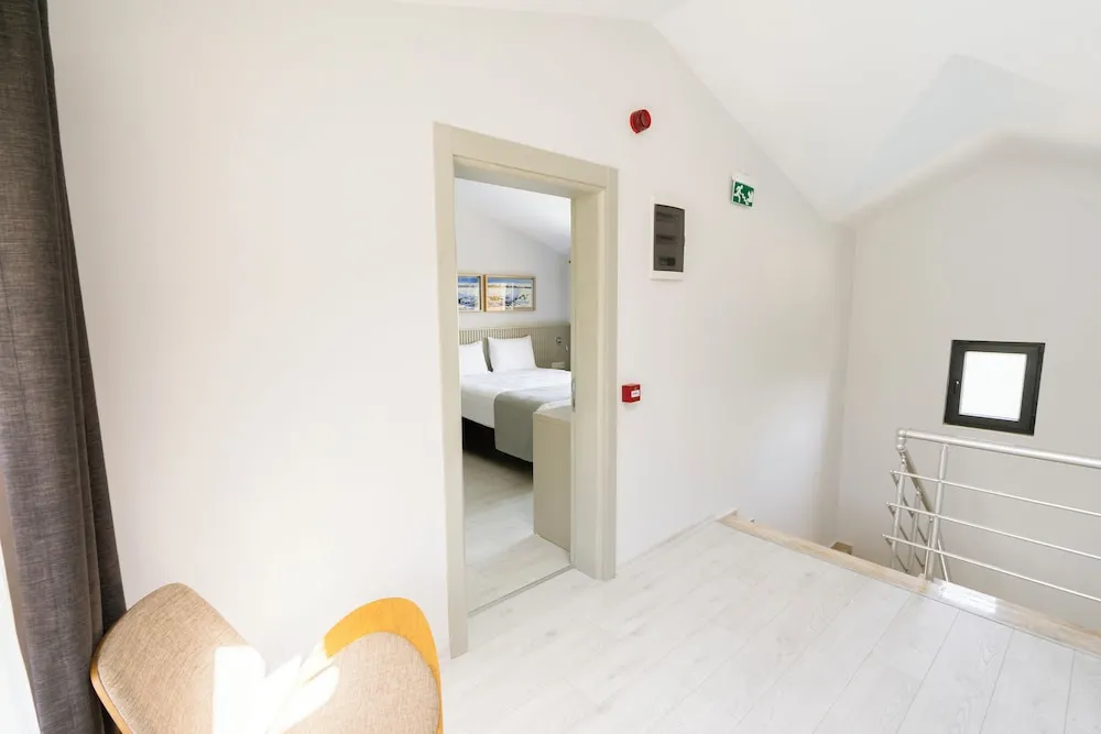 Comfort Tek Büyük veya İki Ayrı Yataklı Oda
