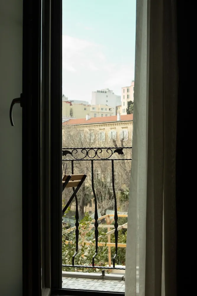 Queen Room with Garden View