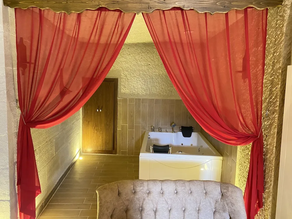 Deluxe Tek Büyük Yataklı Oda, Sigara İçilebilir, Vadi Manzaralı