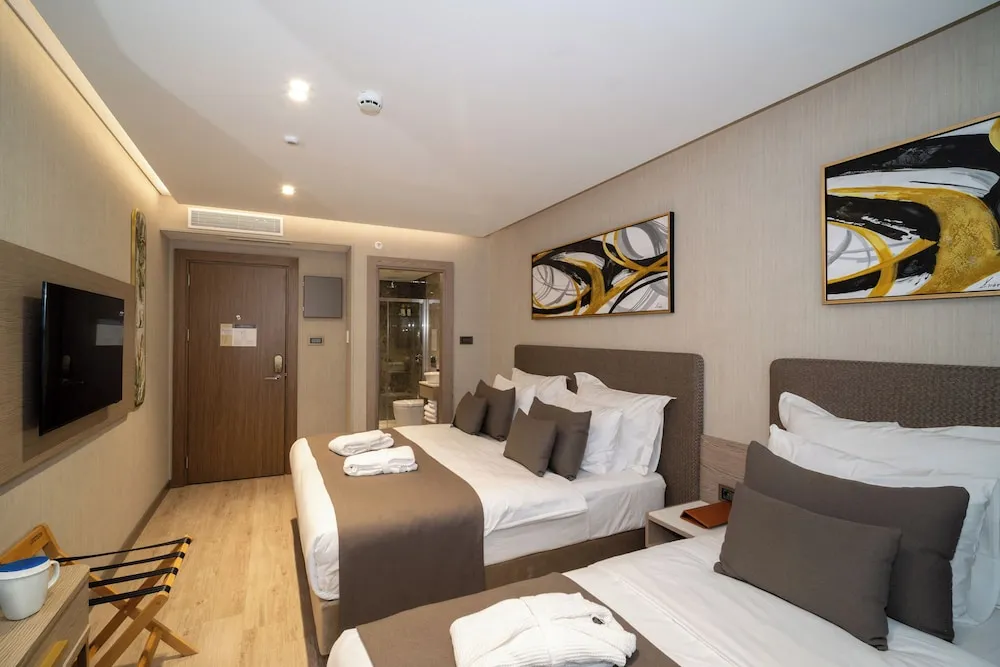 Traditional Üç Kişilik Oda