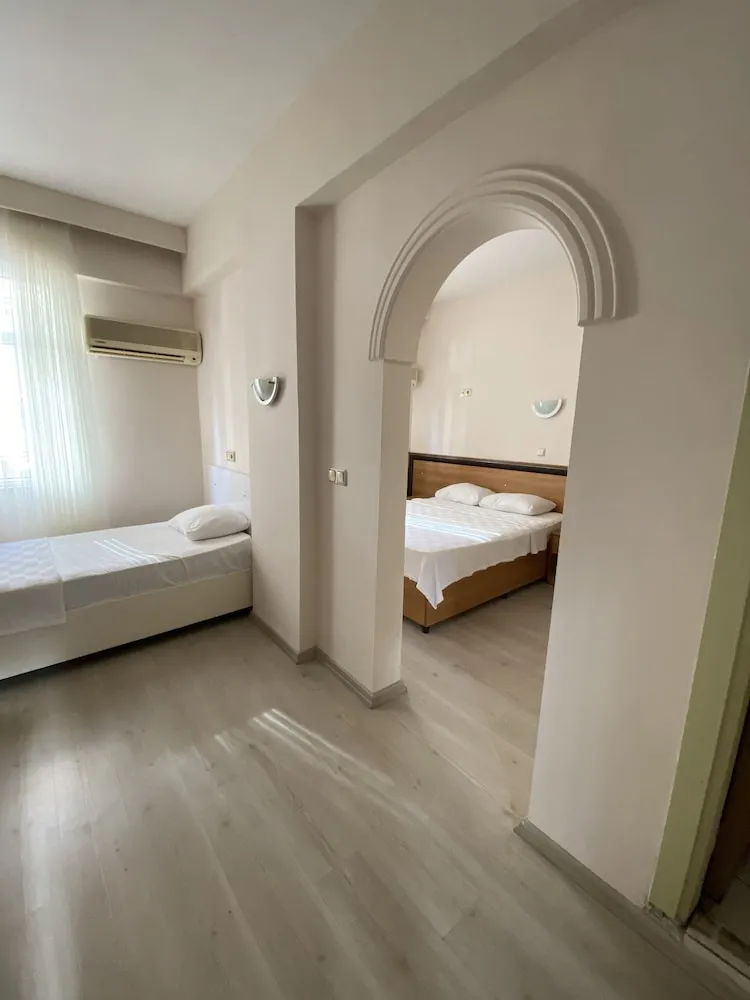 City Tek Büyük veya İki Ayrı Yataklı Oda, Birden Çok Yatak, Sigara İçilebilir, Şehir Manzaralı