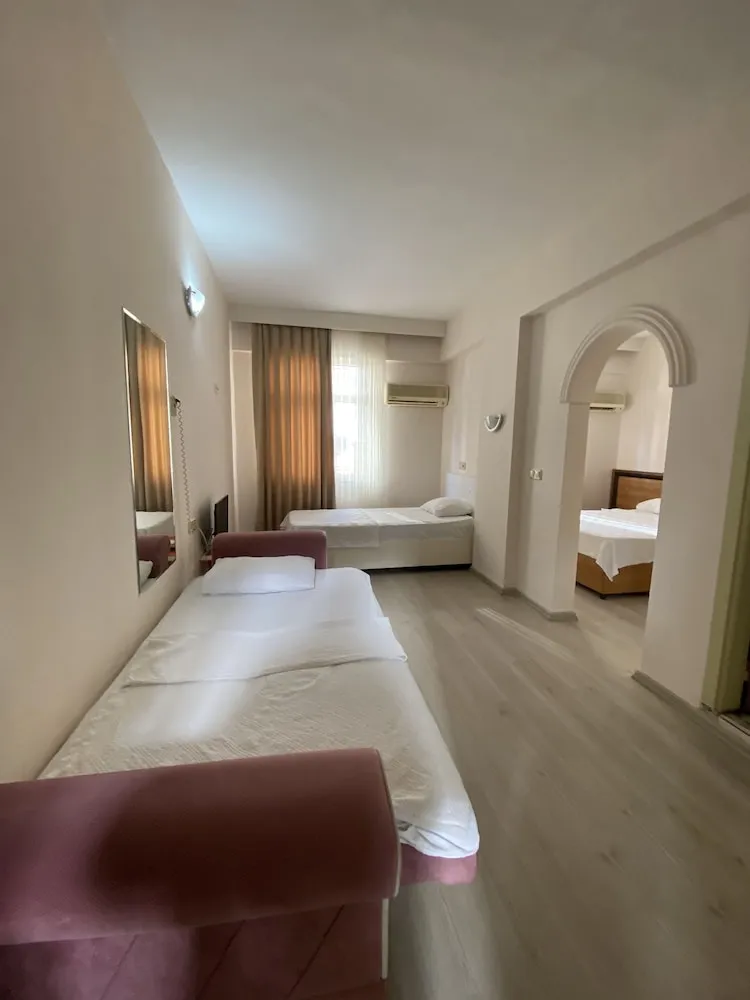 City Tek Büyük veya İki Ayrı Yataklı Oda, Birden Çok Yatak, Sigara İçilebilir, Şehir Manzaralı